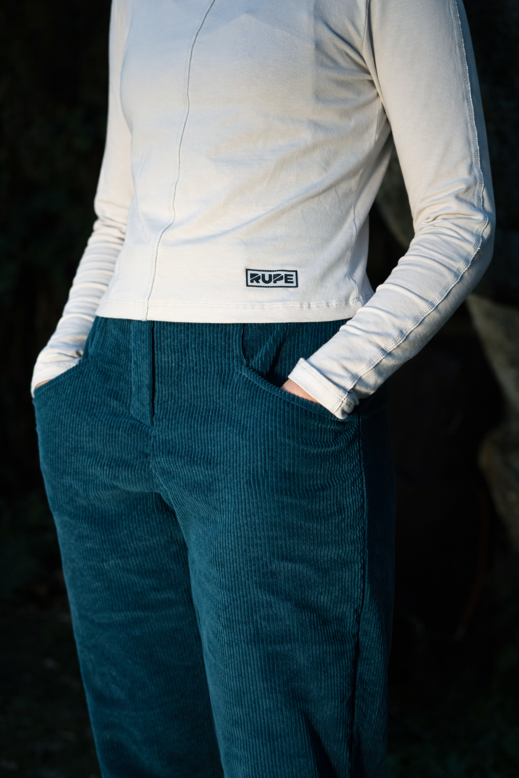 Pantaloni Donna RILA - Velluto Ottanio - Vista Outdoor - Rupe