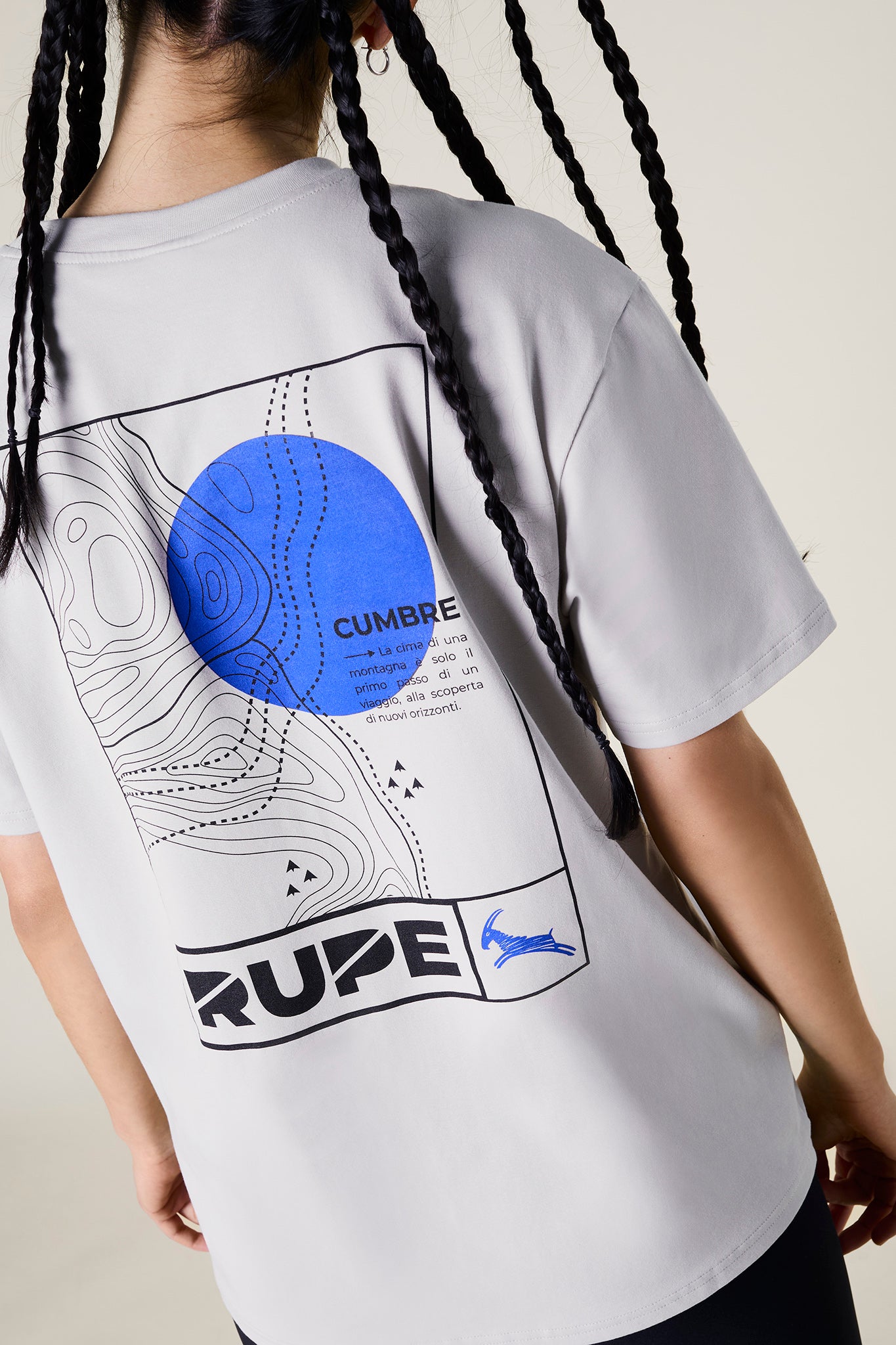 Back woman white T-shirt