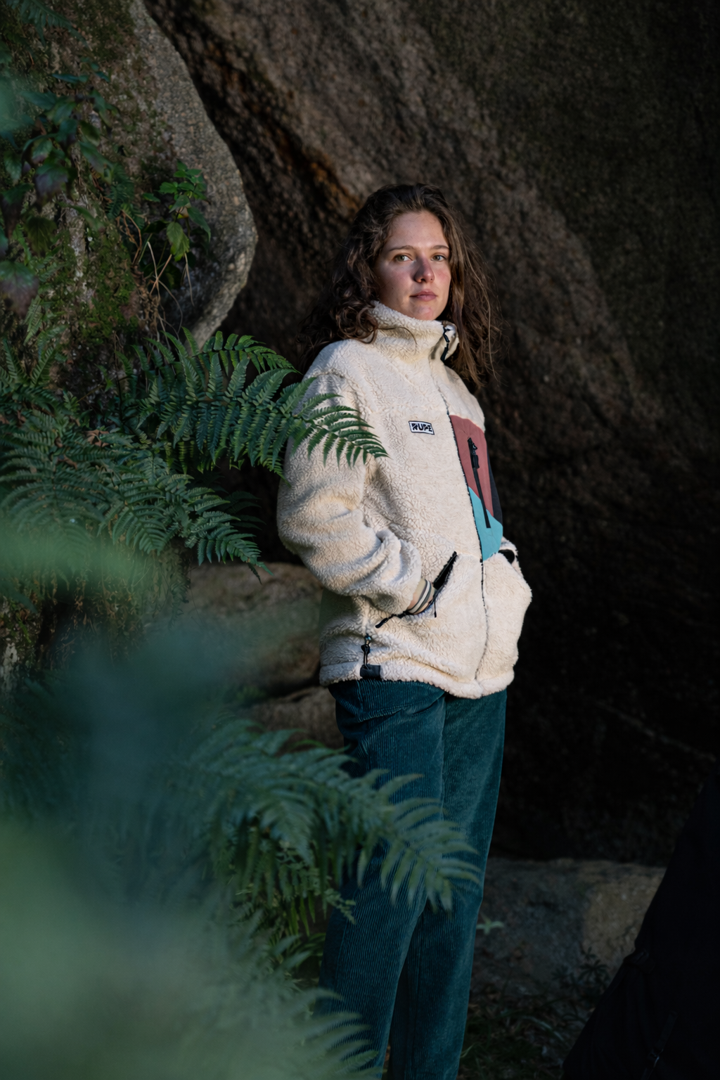 Pantaloni Donna RILA - Velluto Ottanio - Vista Ambiente - Rupe