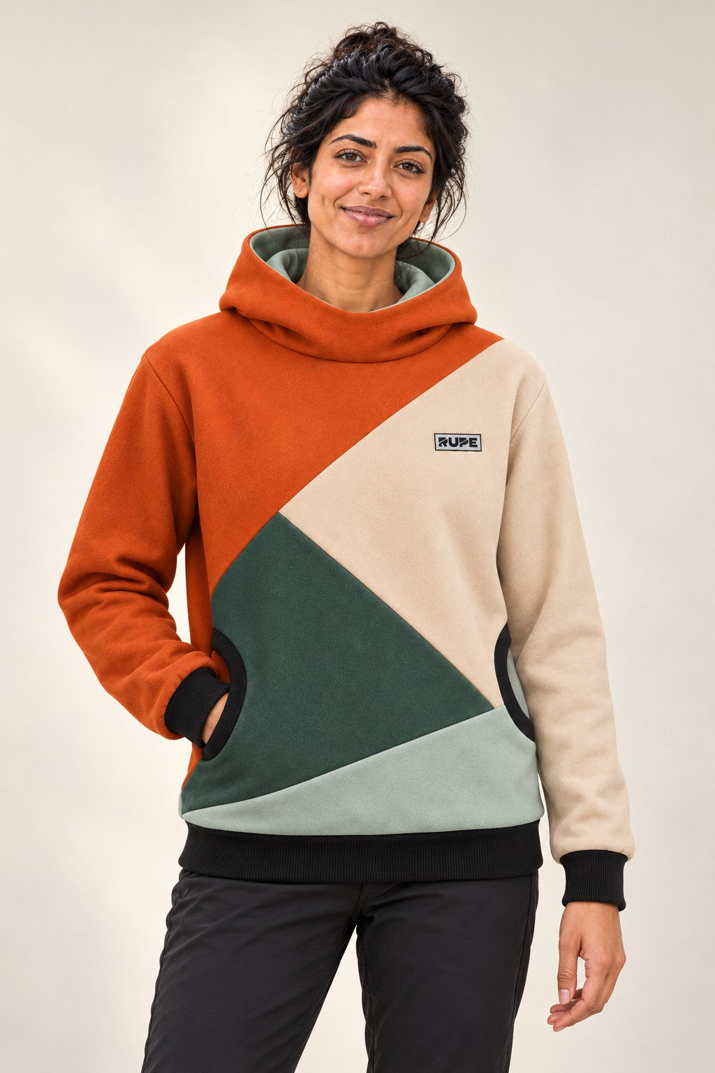 Felpa con cappuccio BLOCK Foxe a 4 colori indossata da donna - fronte - Rupe Clothing