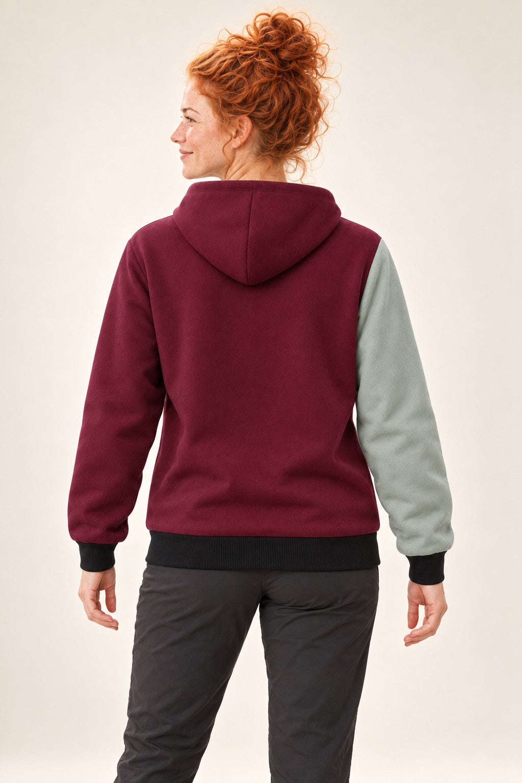Felpa con cappuccio DIHEDRAL Plum a 3 colori indossata da donna - retro - Rupe Clothing